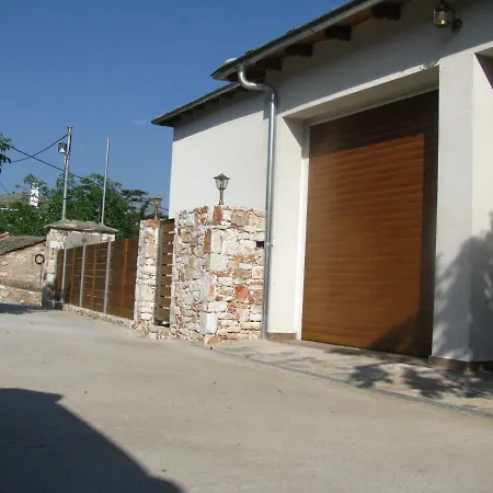 Redstone Luxury *