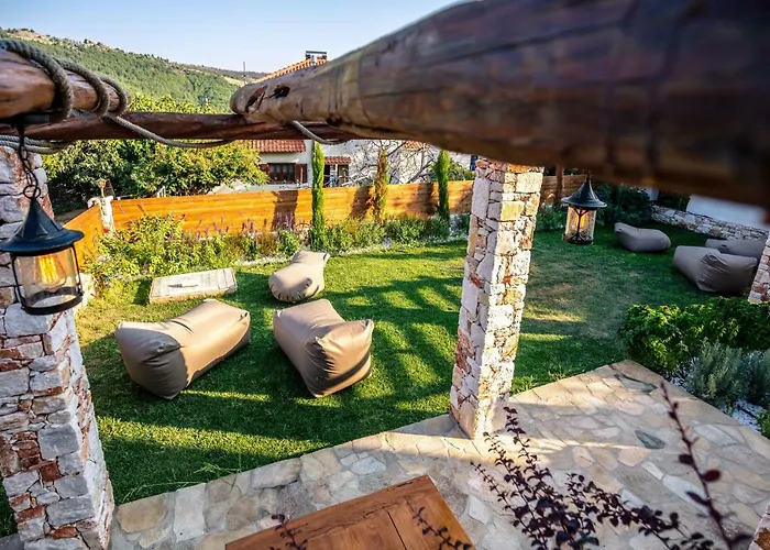 Redstone Luxury Villa *